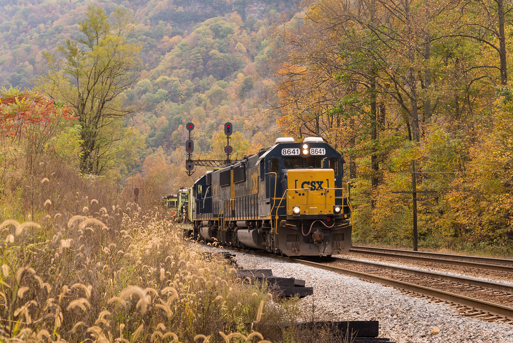 CSX Claremont WV Autumn 2721 | A CSX MOW train westbound eas… | Flickr