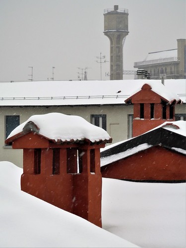 tetto roof comignolo chimney neve snow cisterna acqua water tank bologna italia italy casa home