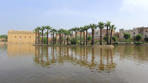 angle beauty composition landscape outdoor paysage perspective scenery scenic view extérieur backpacking earth travel vista reflection reflet mirror light water waterscape eau calme green arbre vert trees city cityscape urban lake island africa maghreb morocco maroc fes botanical garden