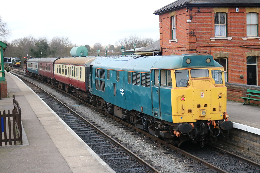 D8069(31438) Mid Norfolk BR Blue Class31 @ North Weald Station 18-02-18