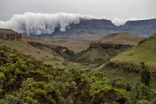 vert 80d canon cliffs clouds drakensberg giantscastle green gsamie guillaumesamie landscape mountains rocks southafrica