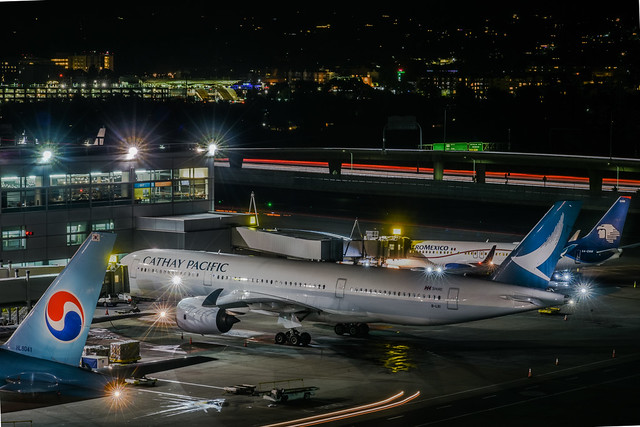 cathay pacific flight 872 arriving late from hong kong