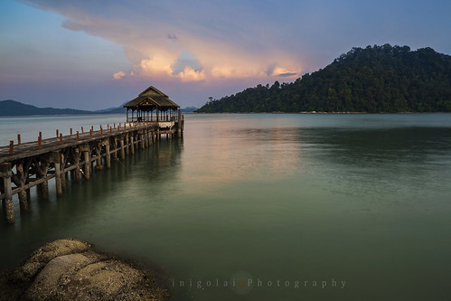 oldjeti malaysia pulaupangkor island pangkorisland color colors paisaje landscape water bay sea mountains jeti jetitelukdalam perak travel nikon traveler discovery tourism touristisland light clouds sky blue sunsetlight sunsetclouds planetearth earth worldwide planeta world seascape ferry