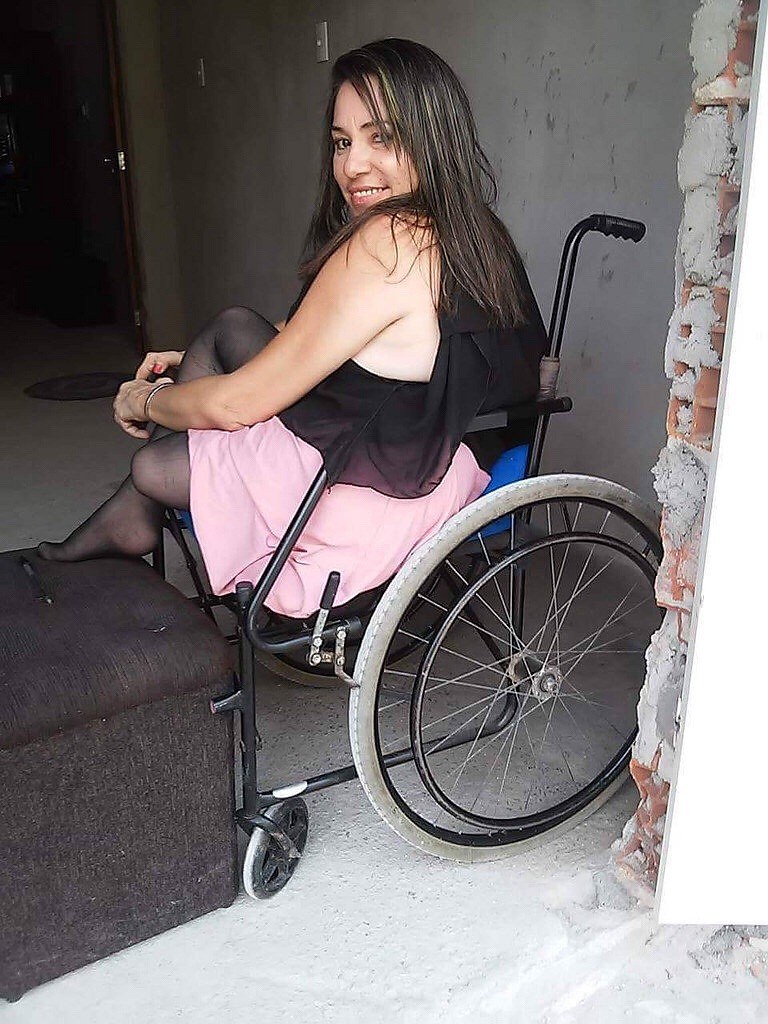 amputee, woman, onelegged, crutches, wheelchair.