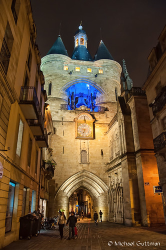 grosseclochedebordeaux bigbell belfry historicmonument bell bordeaux france travel nikon d90 belltower tower night nighttime lights buildings architecture arch walkway illumination