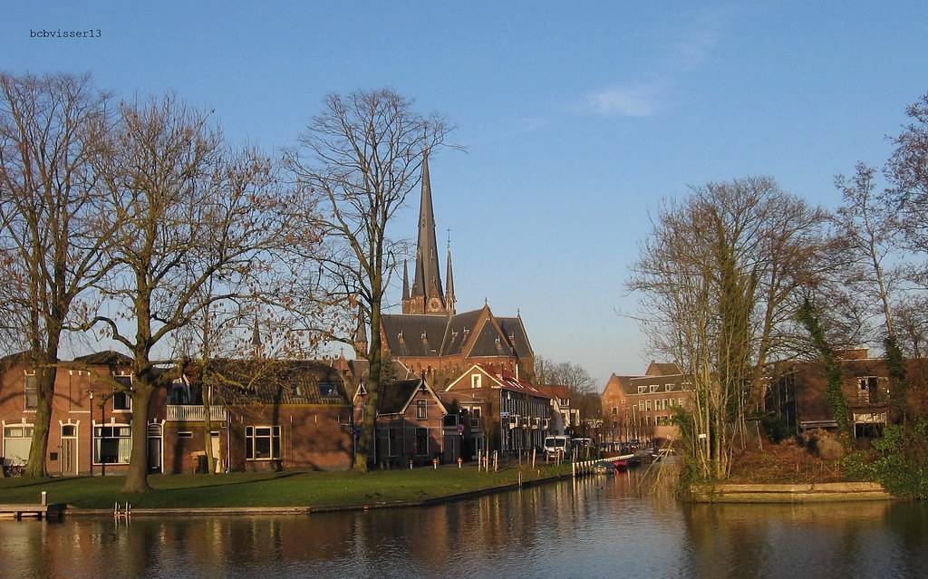 Prins Hendrikkade en de Bonaventurakerk in Woerden