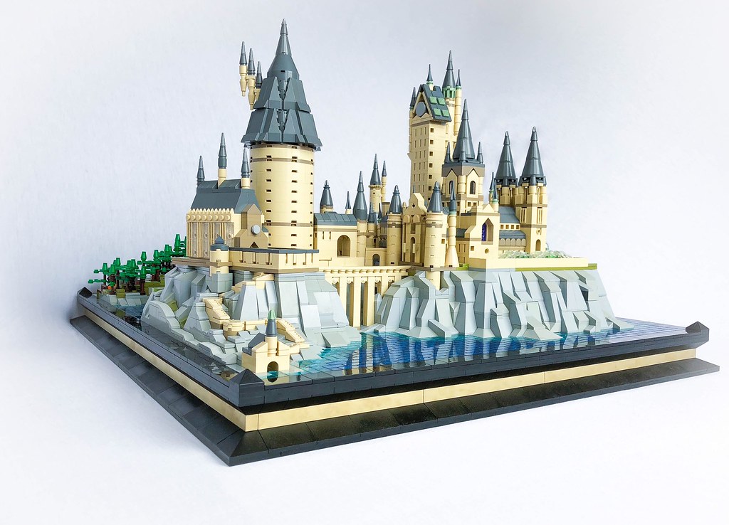 Hogwarts School of Witchcraft and Wizardry-LEGO