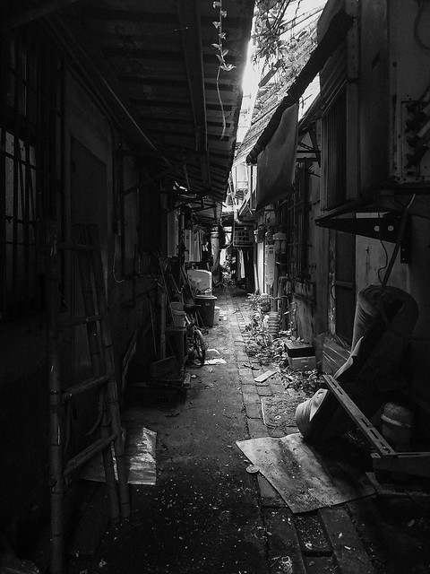 #blackandwhite #taipeiwalk #cityscape #darkside #cheminsdetraverse #digitalphotography #taipei #taiwan #smoothcapturelabs #pictureoftheday #streetphotography