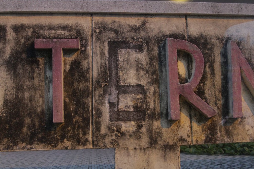 Terminds Sign Missing 'E' in the 'bus terminus' sign | Shek O is a beachsi… | Flickr