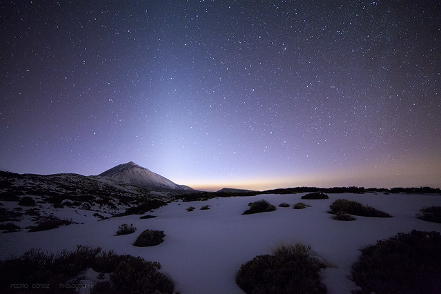 Teide nevado y Luz Zodiacal