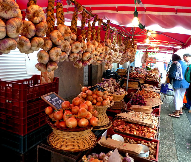 Street Market, Piegut-Pluviers, Dordogne, France