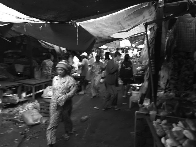 Marché de Sèn Monorom, Mondolkiri, Cambodge. Sen Monorom market, Mondolkiri, Cambodia.