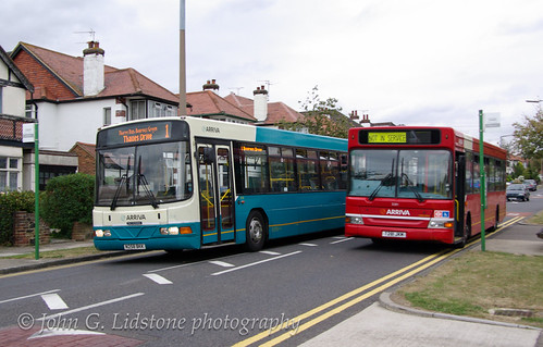Arriva Southend Scania L113CRL / Wright Axcess Ultralow 3258, N258 BKK passing red Arriva Dart 3281, T281 JKM when running between routes 1 and 6A as scheduled once per day | by EastBeach68