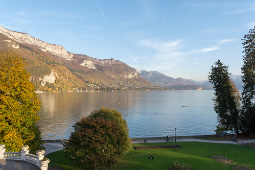 annecy lacdannecy france hautesavoie lake autumn sunshine golden water vista view nikon d7100 fall mountains trees hotel balcony imperialpalacehotel rower reflection blue