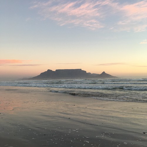pastels pink blue clouds sea ocean bay sand tablebay sunset dusk 2017 june iphone iphonography iphonese atlanticocean tablemountain capetown lionshead westerncape southafrica waves