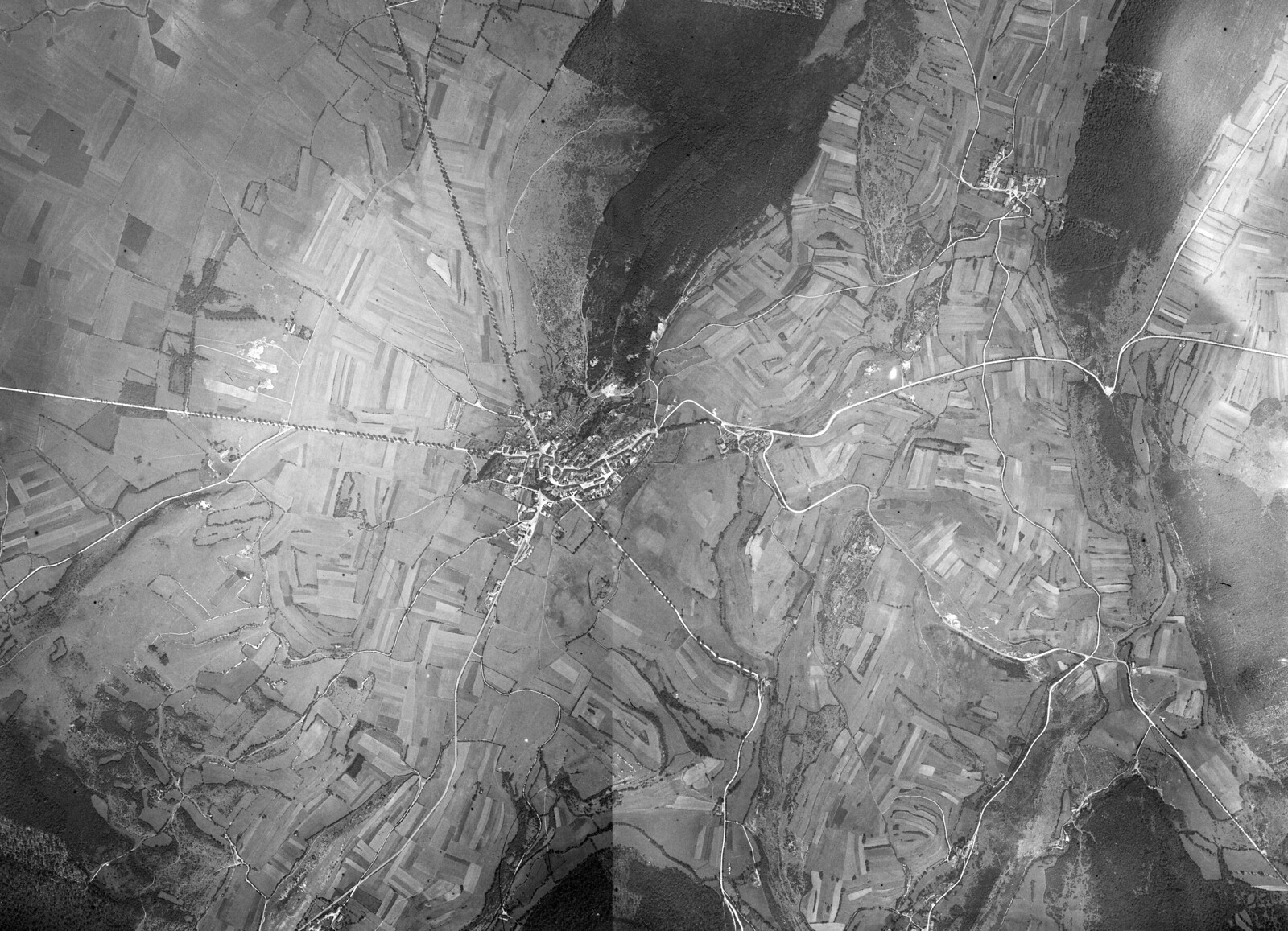 Vue aérienne d'Orgelet en 1935