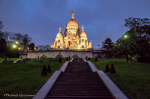 paris cityoflight sacrécœurbasilica view city lights night bluehour clouds storm france church cathedral architecture stairs stairway building historic landmark travel hilltop park gardens trees