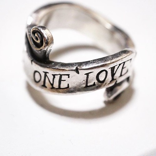 『ONE LOVE』 2/18の誕生日に届いた指輪。12号でもよかったな。11号は入らなくはないがきつい。 #cha… | Flickr