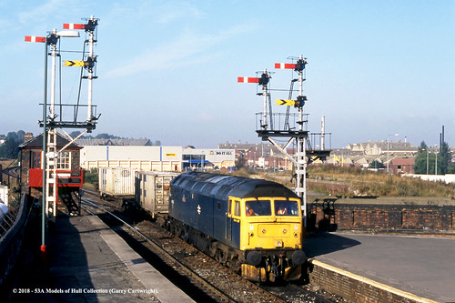 britishrail class47 47053 impala diesel freight castleford westyorkshire train railway locomotive railroad