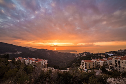 lebanon sea houses mountainview seaview golden hour goldenhour vigilant photographers unite