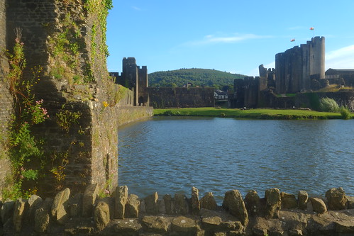 wales glamorgan caerphilly moat lake landscape caerphillycastle historic building castle