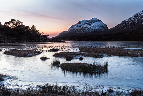 loch torridon scotland sunset highlands clair twilight liathach winter frozen snow mountain ice kinlochewe unitedkingdom gb