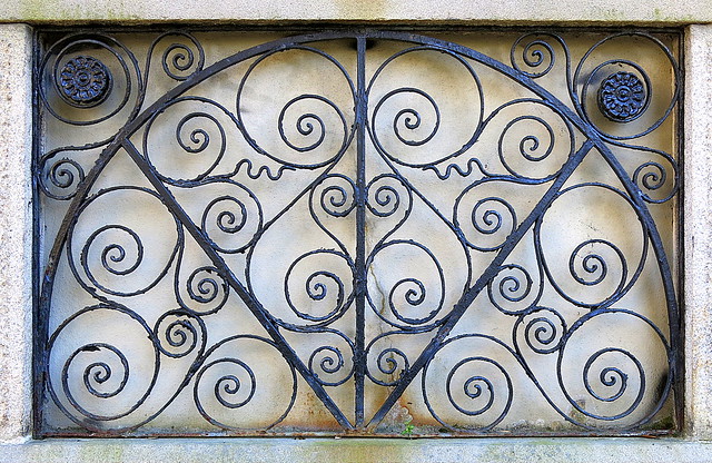 Wrought iron insert, the facade of the Edward Rutledge House (also known as the Laurens-Rutledge House), 117 Broad Sreet, Charleston, SC