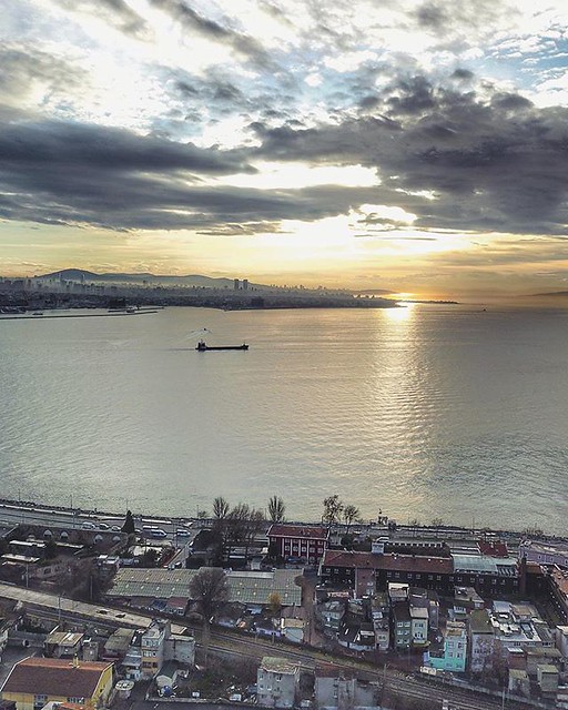 (#sunrise #droneview) #Istanbul, historically known as Constantinople and Byzantium, is the most populous city in #Turkey and the country's economic, cultural, and historic center. Istanbul is a transcontinental city in #Eurasia, straddling the #Bosphorus