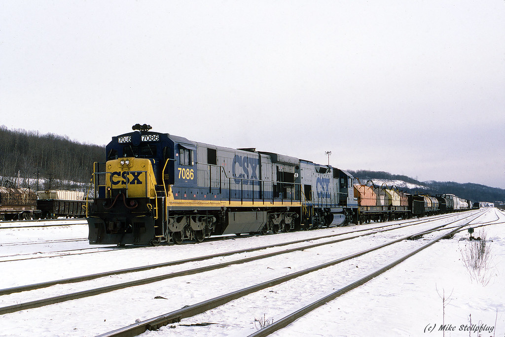 CSX 7086 New Castle Yard | CSX 7086 & 1521 are parked at New… | Flickr