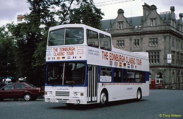 E309 MSG Lothian Regional Transport 309 Leyland Olympian with Alexander body in St Andrews Square Edinburgh Aug99 (Copy)