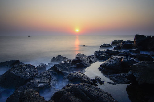 byebye2017 sunset sunsetcolors beach beachscape rocks longexposure ratnagiri ganeshghule ganeshghulebeach maharashtra ind india
