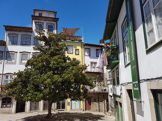 Corners of an old town - Guimaraes -Largo António Leite de Carvalho