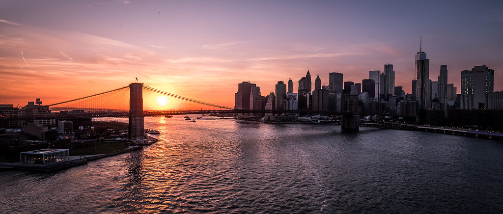 Brooklyn bridge and Manhattan at sunset - New York - Cityscape photography