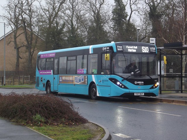 24/7/365: Arriva Harlow ADL Enviro200MMC YX17NGY (4081) Walson Way Stansted Mountfitchet 25/12/17