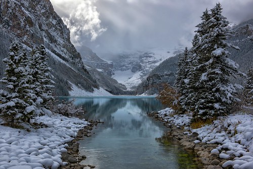 lakelouise glacialwaters canadianrockies banff banffnationalpark alberta canada