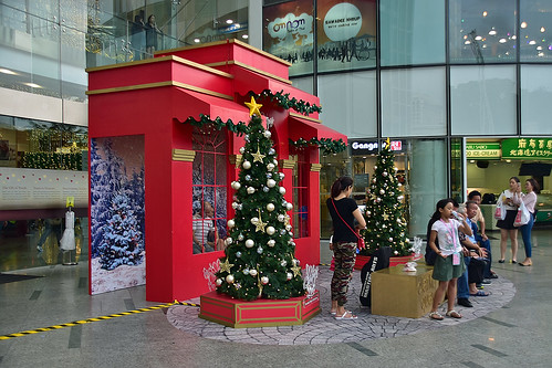 Clarke Quay Central | Xmas trees and interactive display at … | Flickr