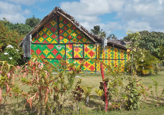 Cabane de bambou colorée