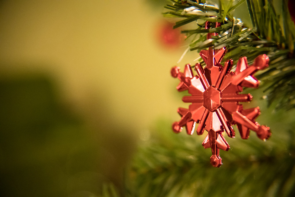171214-ornament-christmas-tree-snowflake.jpg