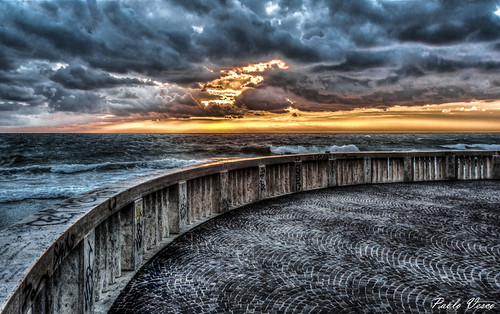 La terrazza sul mare - The terrace overlooking the sea by Pablos55, tempesta storm mare sea nuvole clouds tramonto sunset parapetto parapet