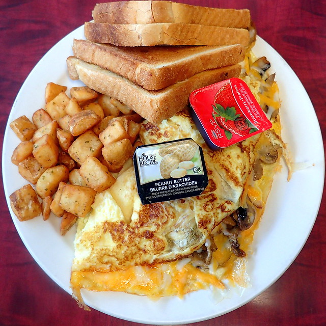 #3852 lunch: mushroom cheese omelette plus tons of carbs