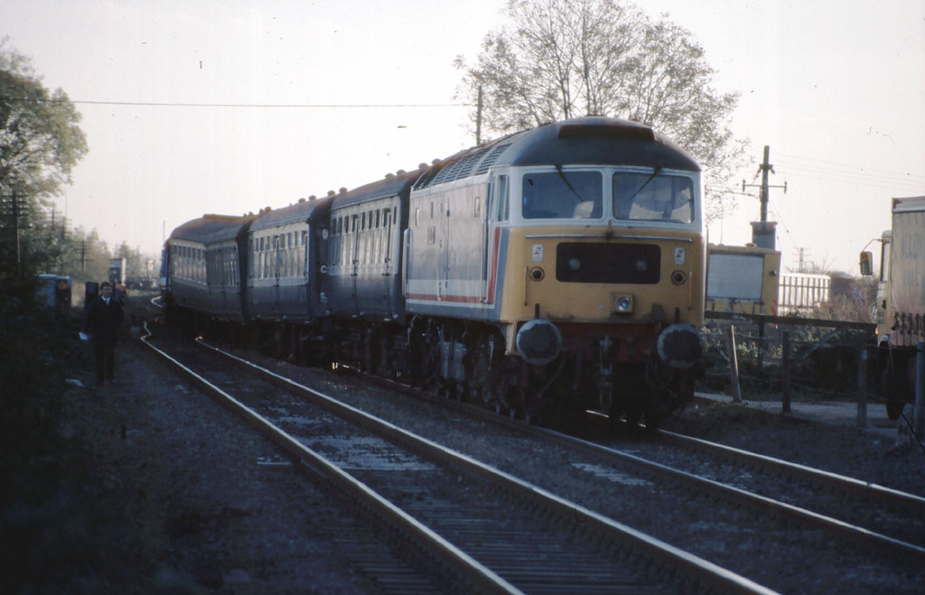 47 576 1H18 1235 Liverpool St - Kings Lynn derailed at Downham Market (15XX) Tuesday 27th October 1987