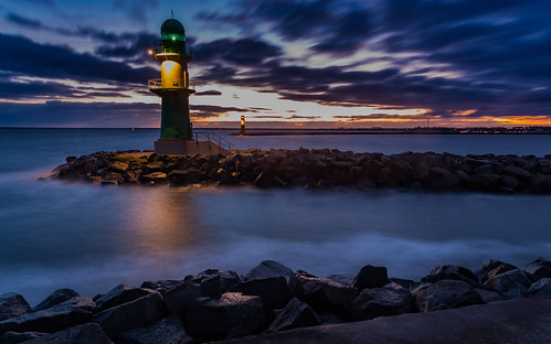 warnemünde leuchtturm canon6d sigma2470 seascape landscape ostsee early morning sunrise sonnenaufgang clouds stormy water wasser germany deutschland mecklenburgvorpommern long exposure cold lighthouse