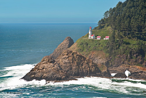 haceta head lighthouse oregon usa us joe jose garcia joeinpenticton america coast highway 101 florence light house yachts state scenic park viewpoint view point lane beacon harbor harbour shelter safe roadtrip road trip pacificnorthwest northwest north west