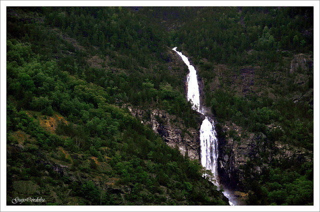 La cascada, Ärdal, Fiordo de los Sueños (Noruega)