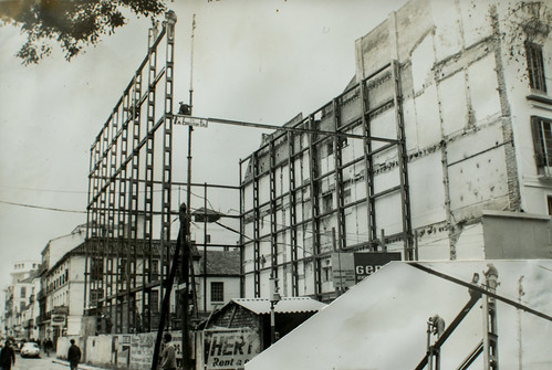 9 de febrero de 1963 [1] - La estructura va creciendo y tomando forma. Los pilares han alcanzado su altura.