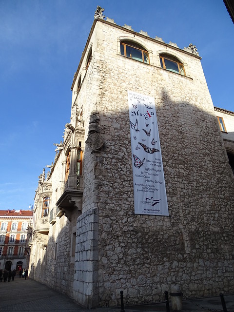 torre exterior edificio Casa del Cordón o palacio de los Condestables de Castilla Burgos 09