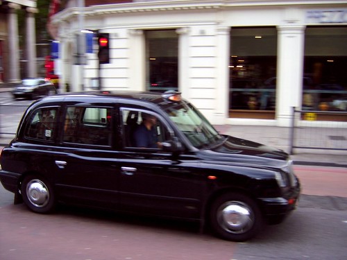 how much would a taxi cost from euston to victoria
