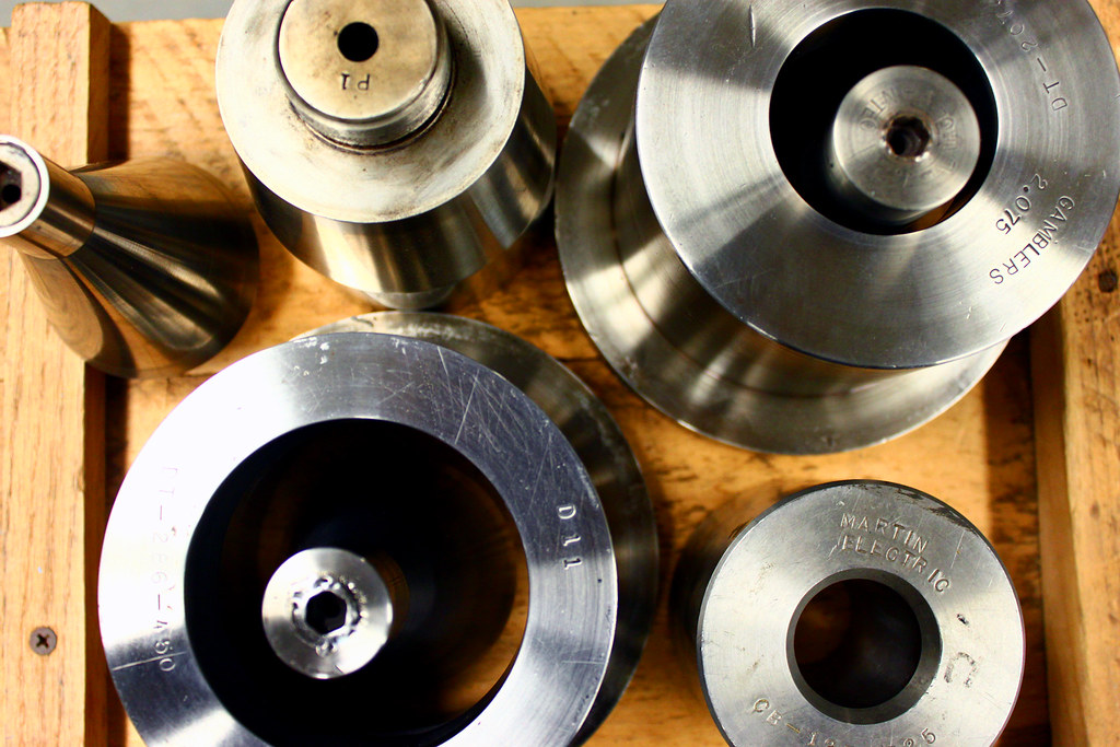 The Ultimate Guide to Centerless Grinding in Precision Machining