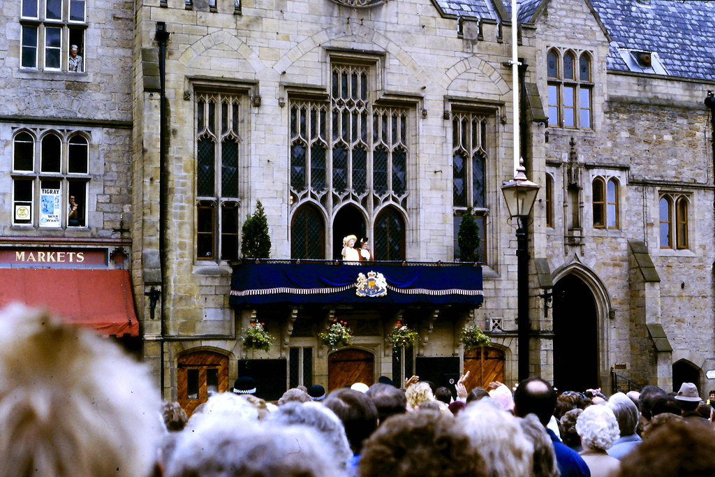 HM Queen Elizabeth The Queen Mother. Durham City market place 25-6-1987