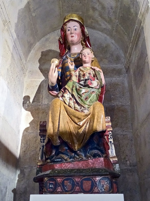 Catedral de Burgos Claustro Bajo arte gótico Virgen sedente estilo gotico s. XIII